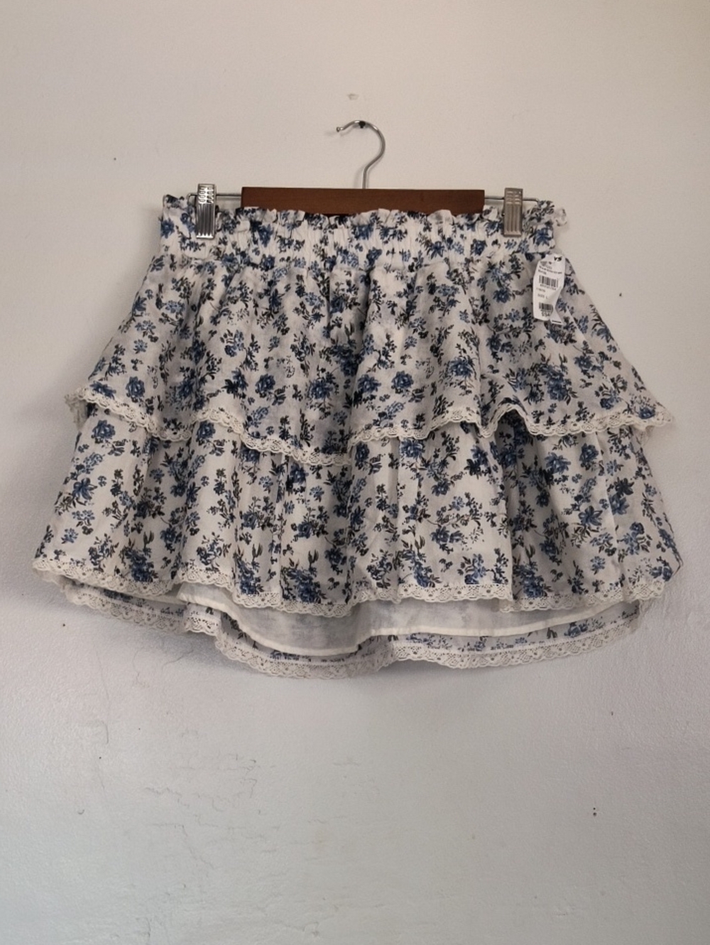 NWT RSQ Boho Coquette White Mini Skirt with Blue Floral Lace Tiers Sz Large Wom - Picture 11 of 11